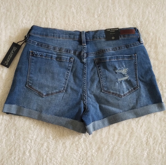 ✨️HP✨️ Blank NYC🗽The Fulton Mid Rise Denim Shorts - NWT - Picture 2 of 13